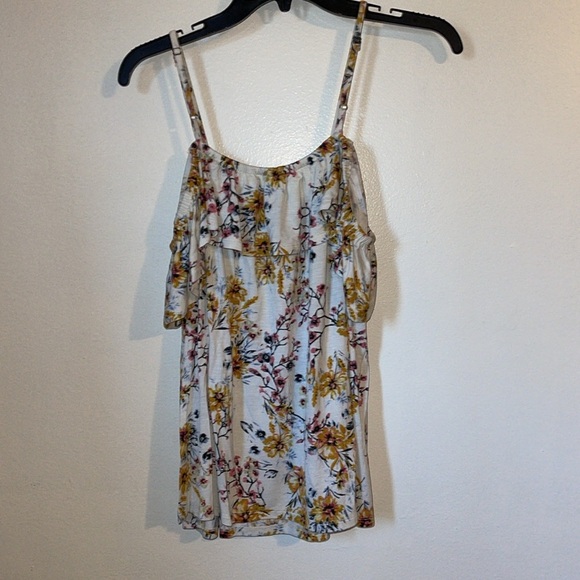 🌹NWT: JOLT FLORAL COLD SHOULDER TOP - Picture 8 of 10